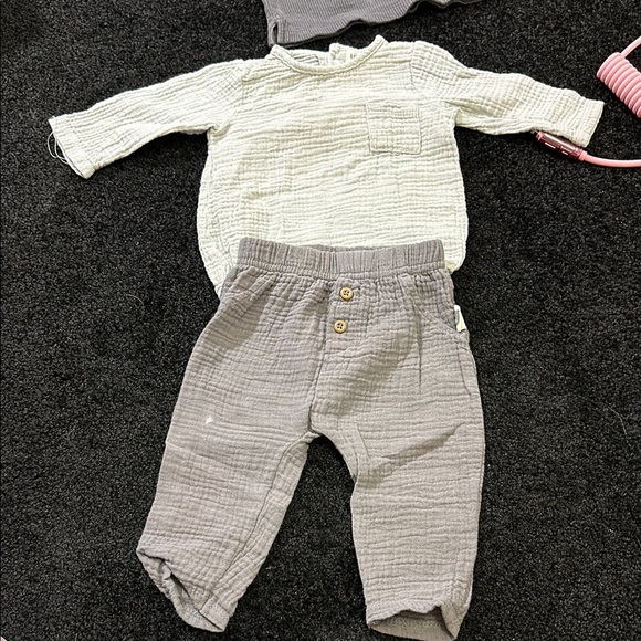Light Green and‎ Gray Baby Outfit - Picture 1 of 1